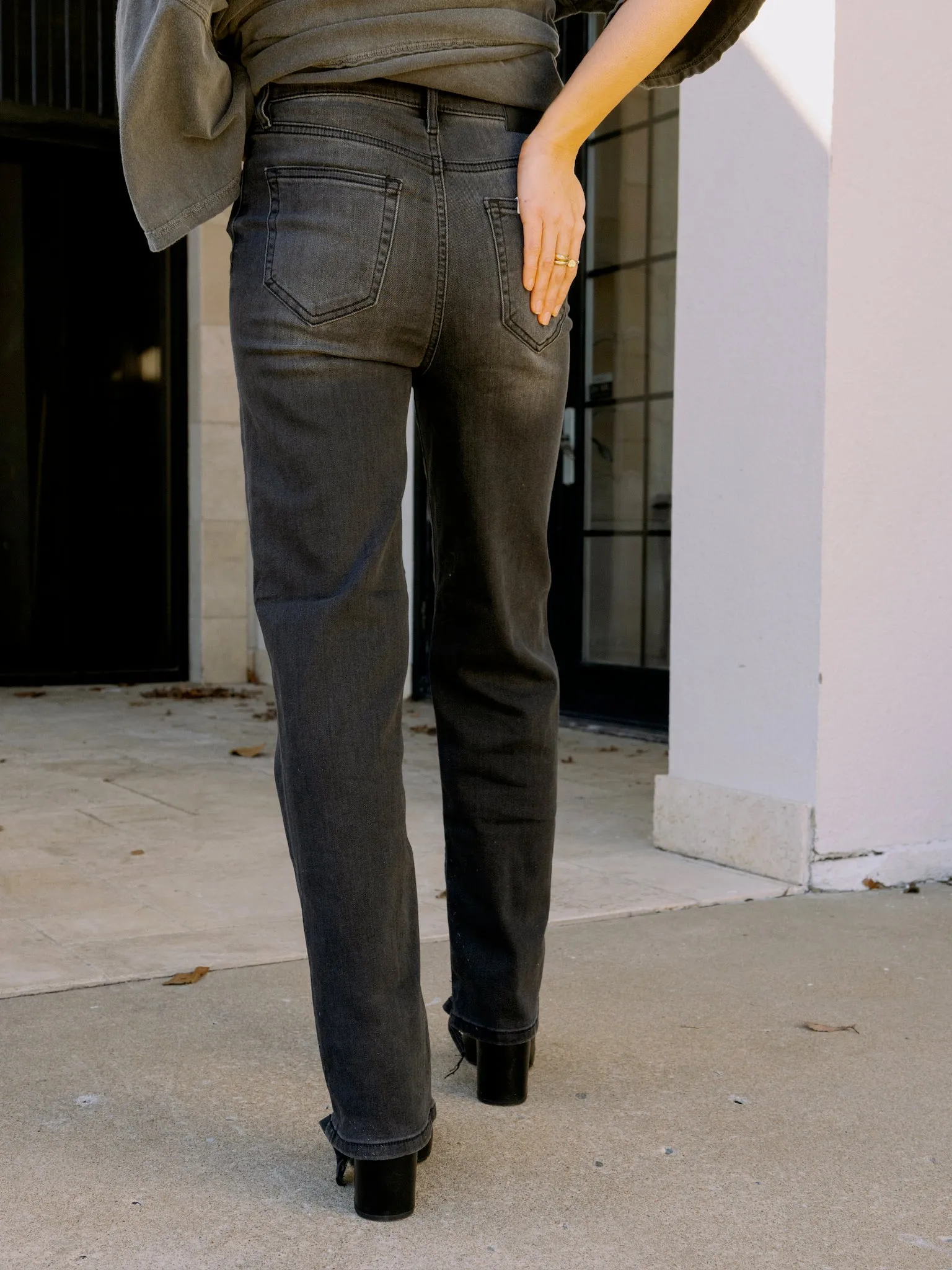 Hidden Tracey High Rise Relaxed Straight - Black
